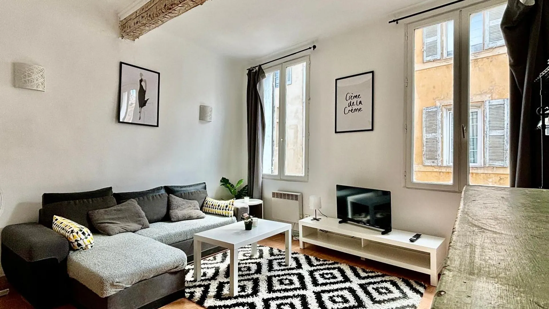 Charmant T1 Mezzanine Provencal Aix-en-Provence Apartment